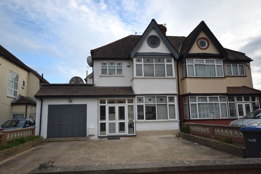3 bed semidetached house to rent in Ridge Avenue, Winchmore Hill