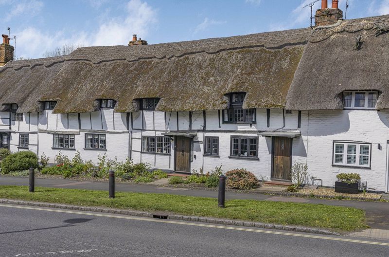 3 bed property for sale in Tring Road, Wendover, Aylesbury HP22, £