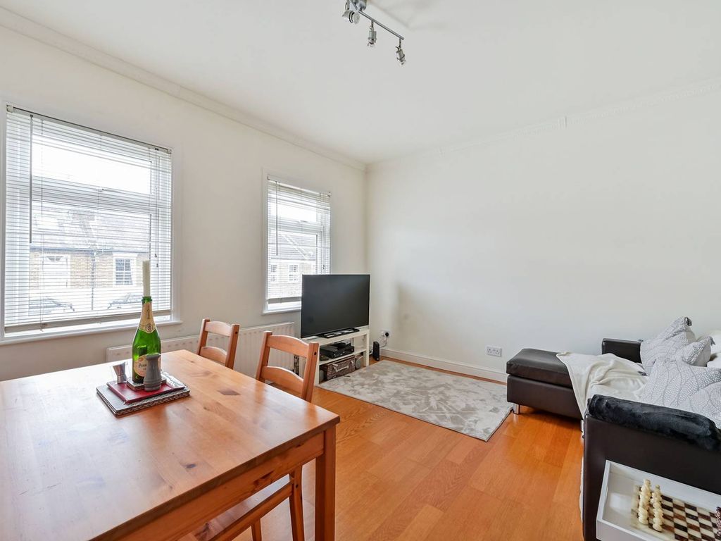 1 bed flat to rent in Palmerston Road, South Wimbledon, London SW19, £1,850 pcm Zoopla