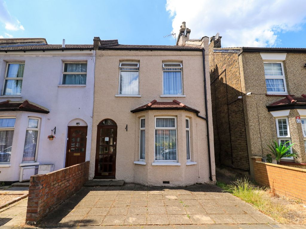 3 bed semidetached house for sale in Gilbert Street, Enfield EN3, £