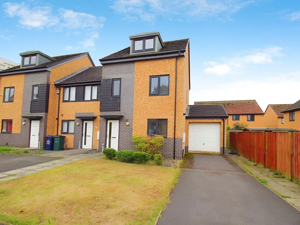 3 bed end terrace house for sale in Colwyne Place, Newcastle Upon Tyne