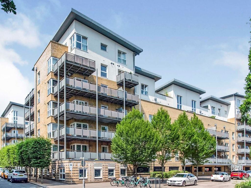 Metropolitan Station Approach, Watford WD18  