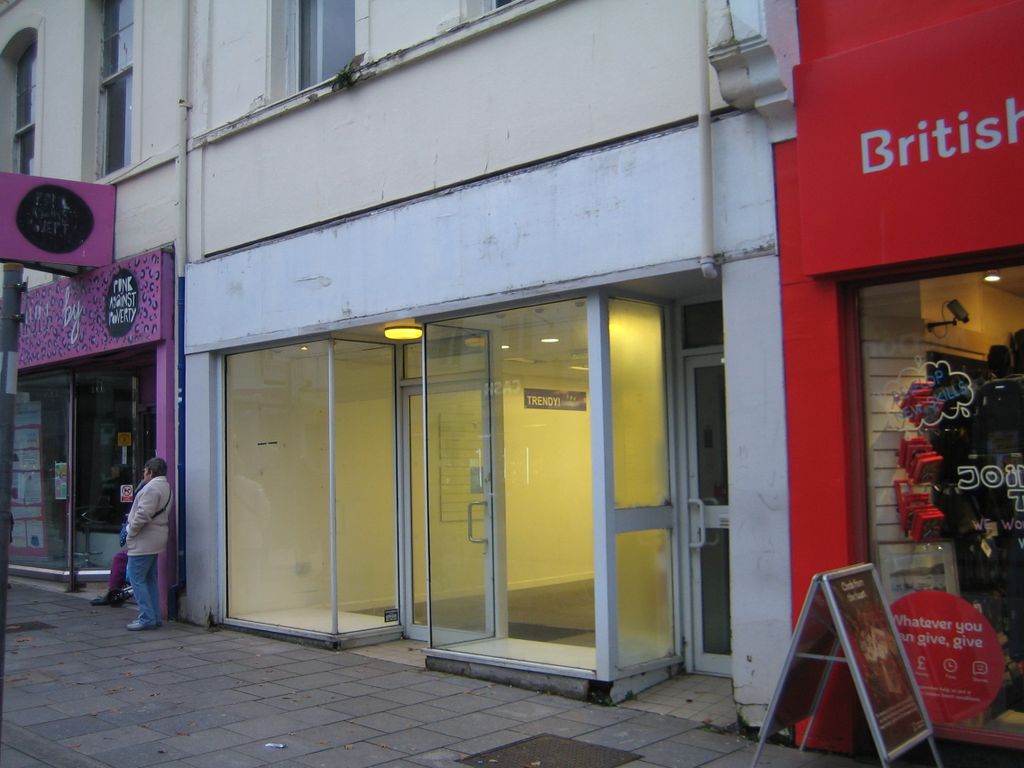 Retail premises to let in Union Street, Torquay TQ1, £14,500 pa Zoopla