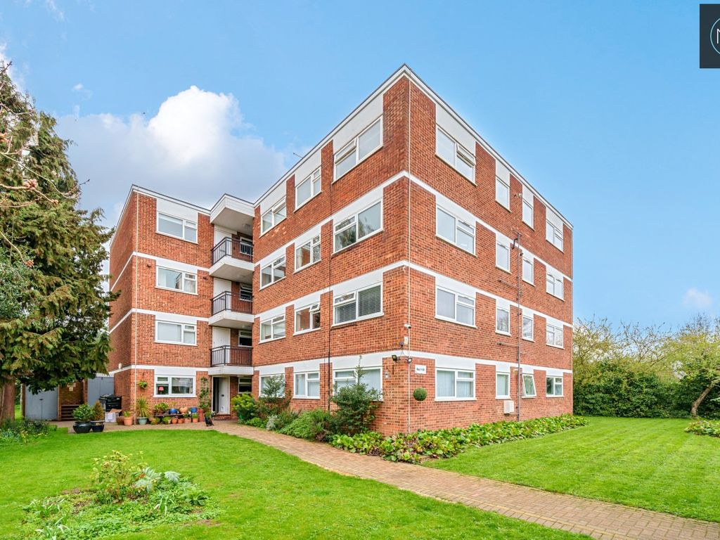 Studio for sale in Lynwood Close, South Woodford, London E18, £225,000