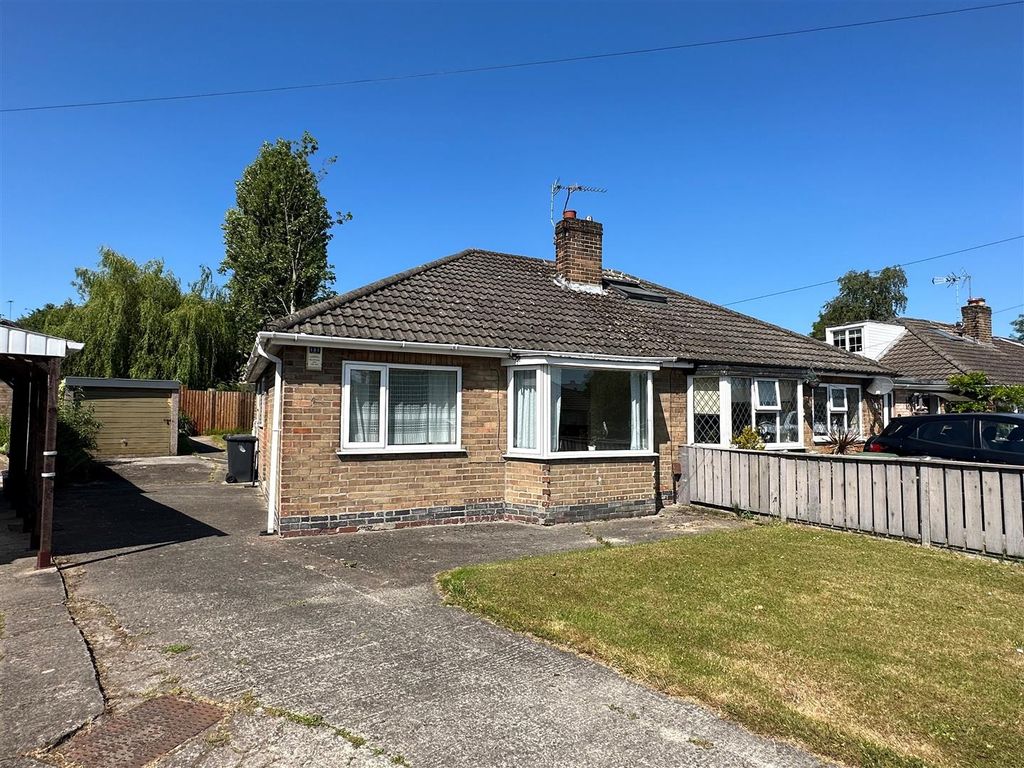 2 bed semidetached bungalow for sale in Danebury Crescent, York