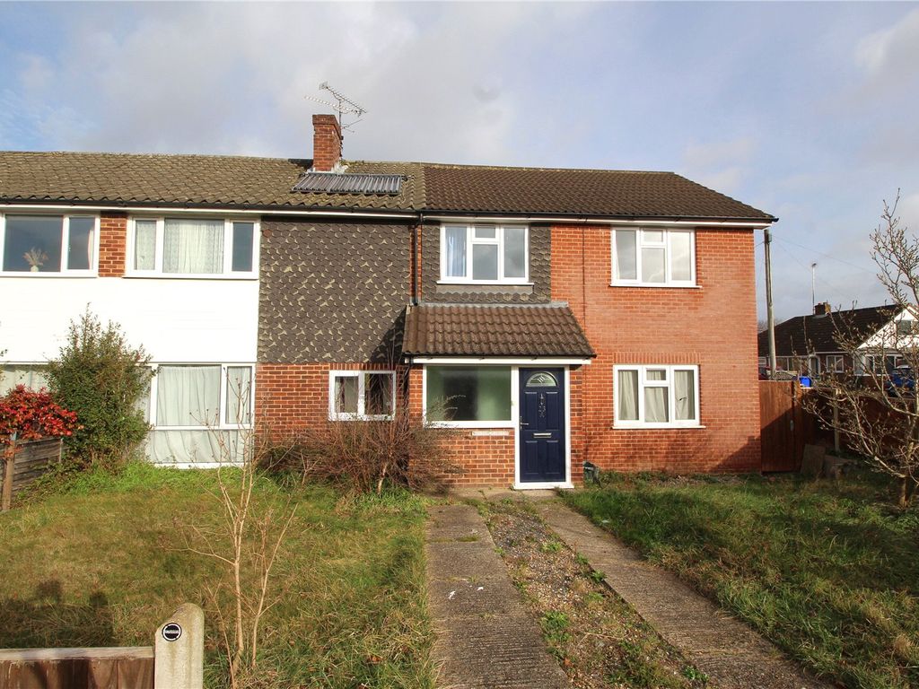 5 bed semidetached house for sale in Alton Road, Fleet, Hampshire GU51