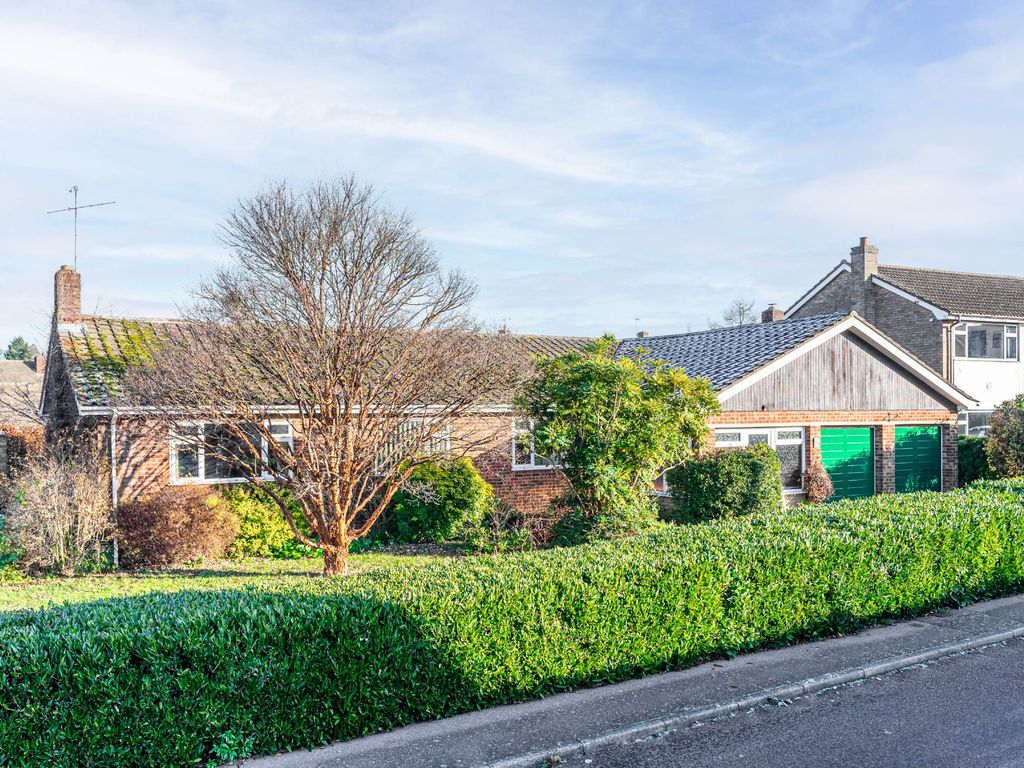 4 bed detached bungalow for sale in Sedop Close, Saffron Walden CB11