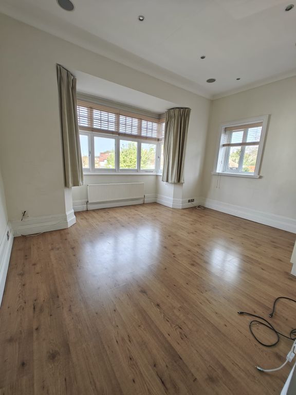 1 bed flat to rent in Claremont Gardens, Surbiton KT6, £1,400 pcm Zoopla
