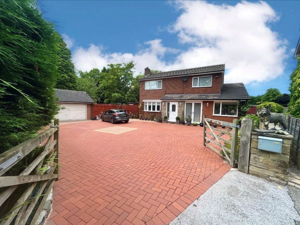 5 bed detached house for sale in West Bank Road, Macclesfield, Cheshire