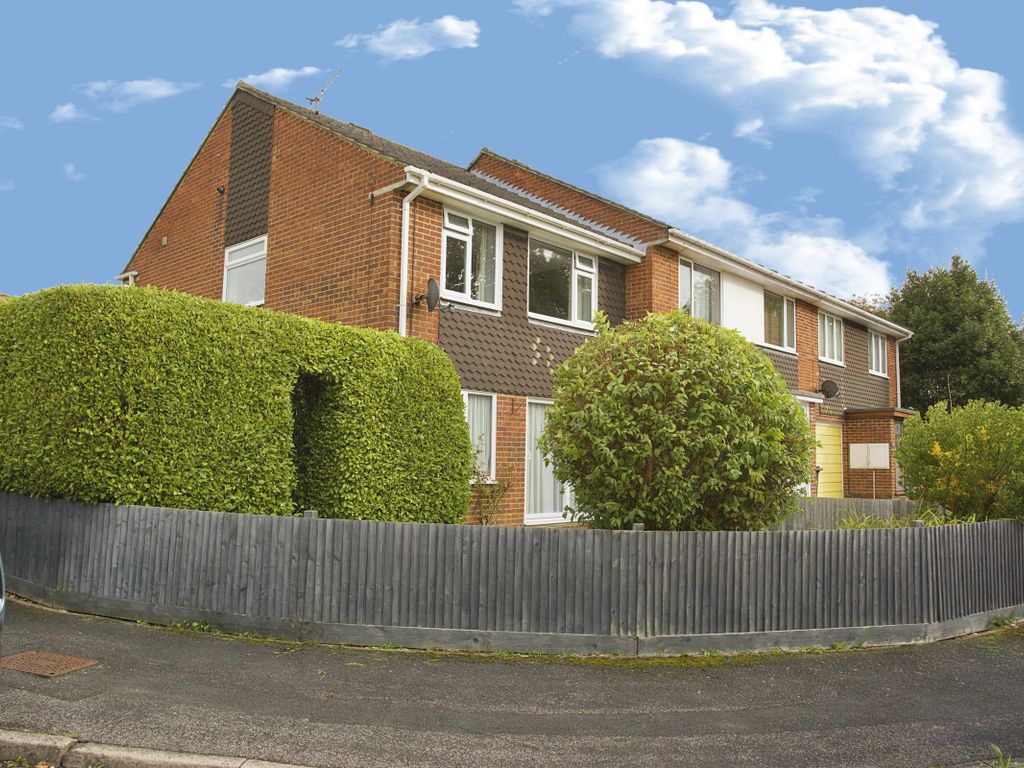 3 bed end terrace house for sale in Charminster Close, Waterlooville