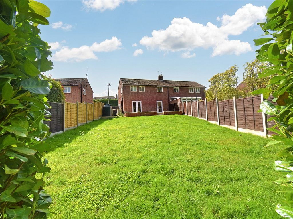 3 bed semidetached house for sale in Rowlands Copse, Midgham, Reading