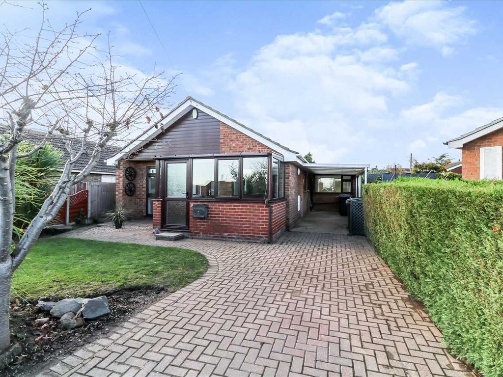 3 bed bungalow for sale in Falcon Close, Eagle, Lincoln LN6 Zoopla