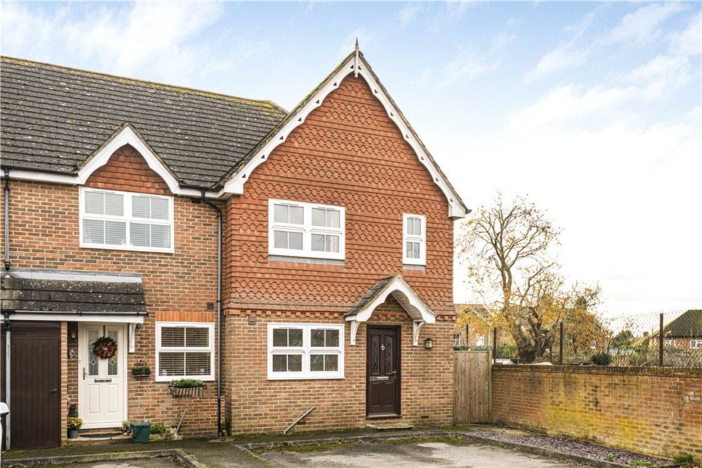 3 bed end terrace house for sale in Southcroft, Englefield Green