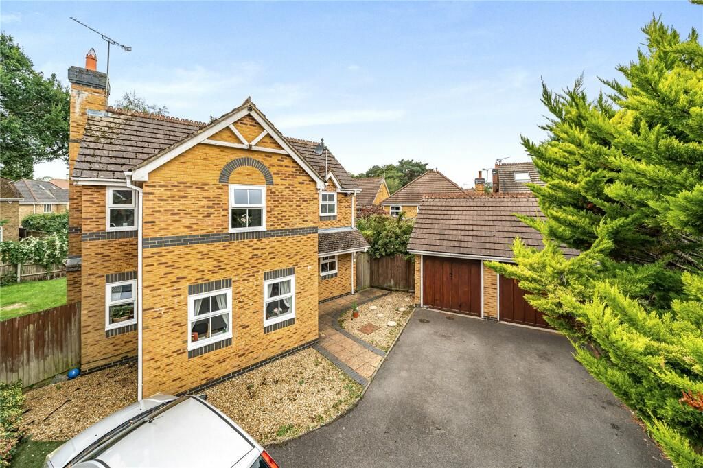 4 bed detached house to rent in Theobalds Way, Frimley, Camberley GU16