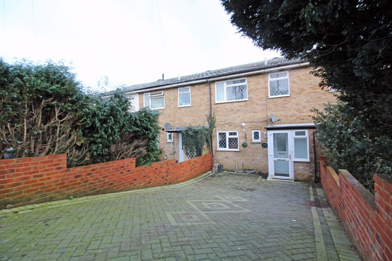 3 bed terraced house for sale in Limpsfield Road, Sanderstead, South