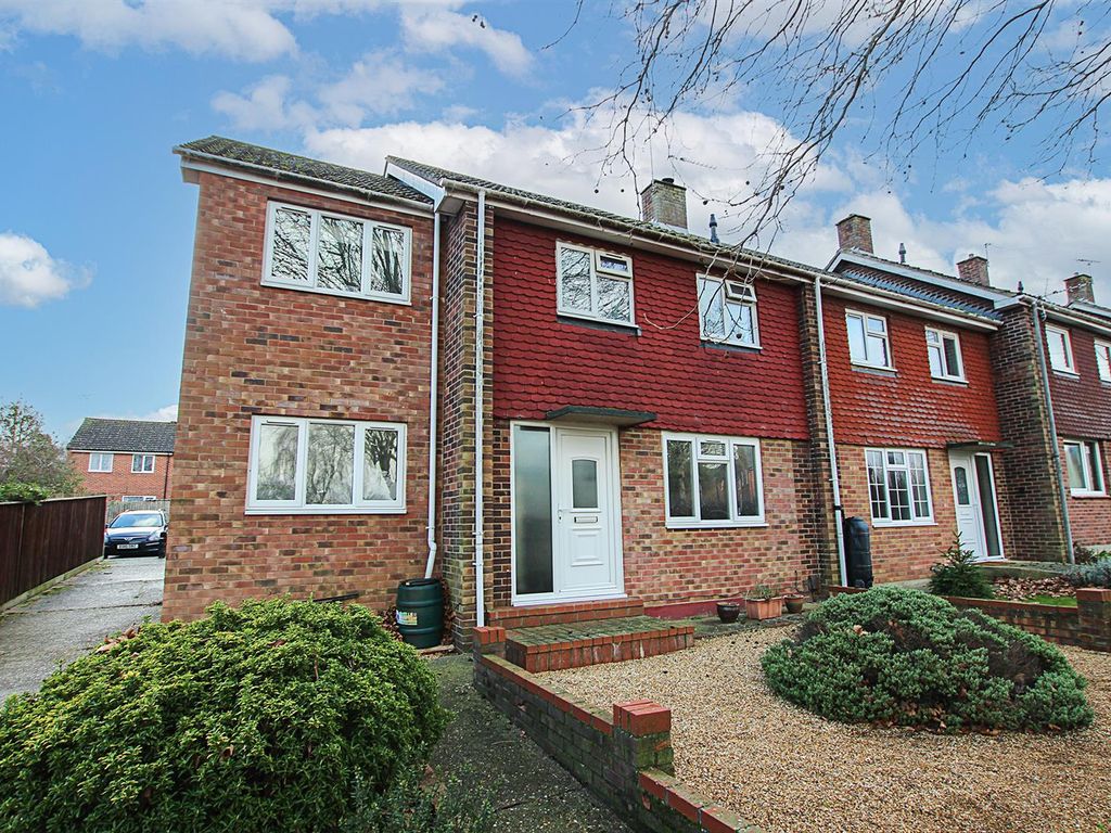 3 bed end terrace house for sale in New Cheveley Road, Newmarket CB8, £