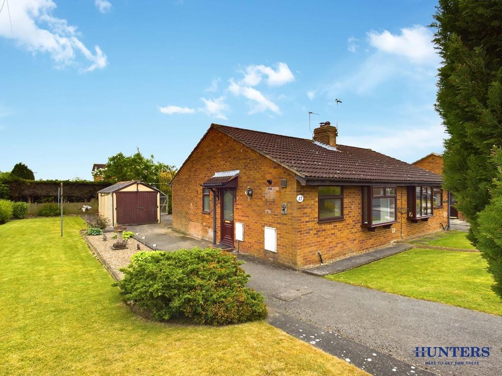 2 bed semidetached bungalow for sale in Chestnut View, Pocklington