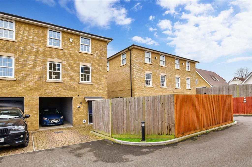 3 bed town house for sale in Halfway Road, Halfway, Sheerness, Kent