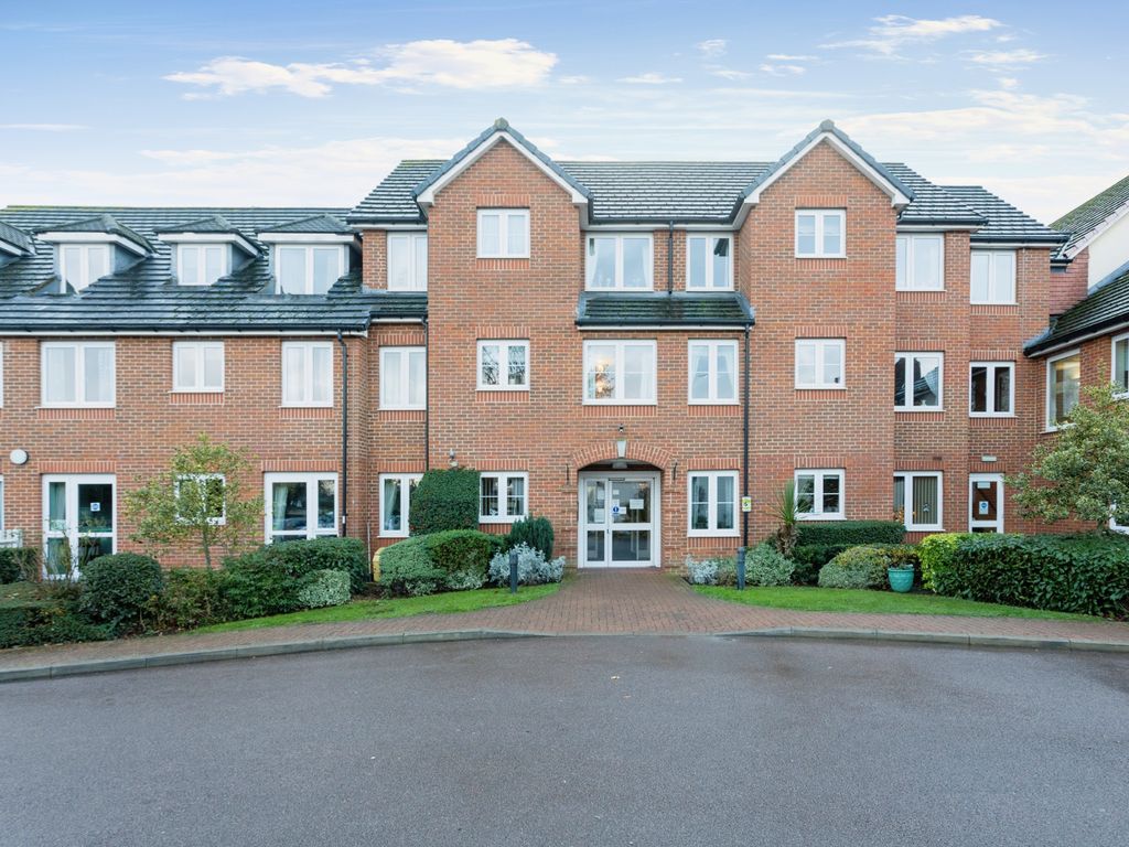 2 bed flat for sale in Aylesbury Street, Bletchley, Milton Keynes