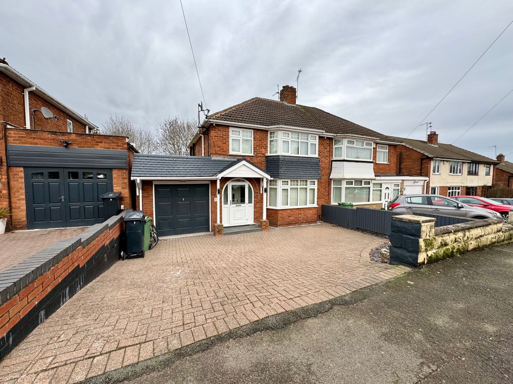 3 bed property to rent in Hockley Road, Coseley, Bilston WV14, £1,300