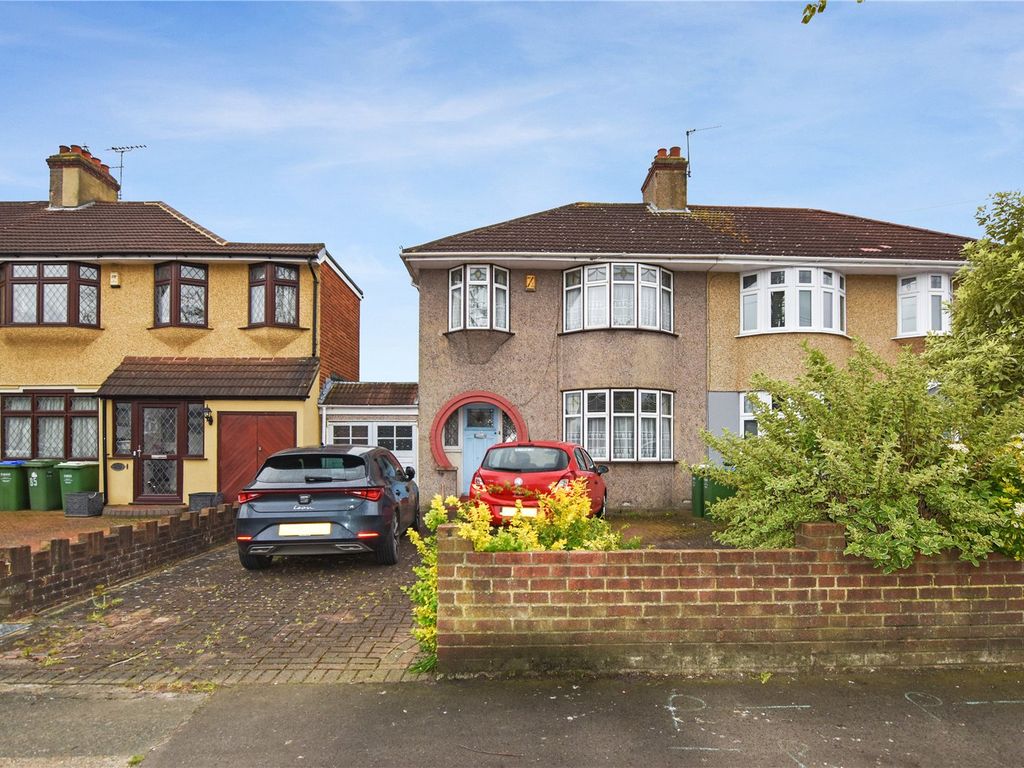 3 bed semidetached house for sale in Hythe Avenue, Bexleyheath DA7, £