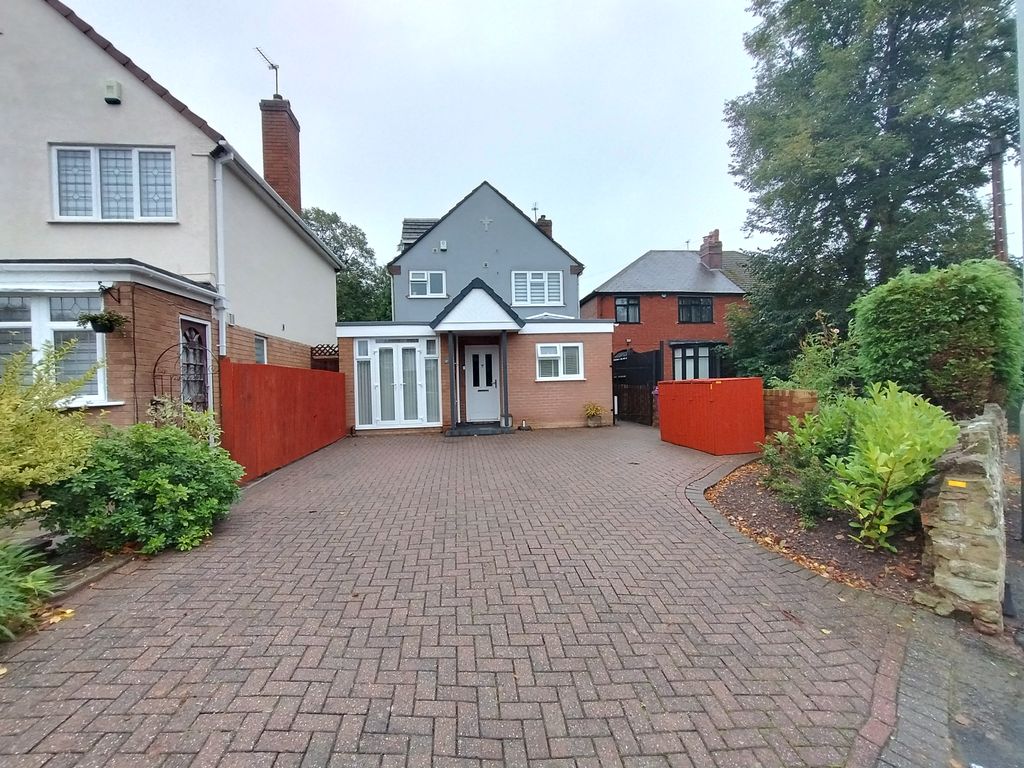 4 bed detached house to rent in Mount Road, Penn, Wolverhampton WV4, £