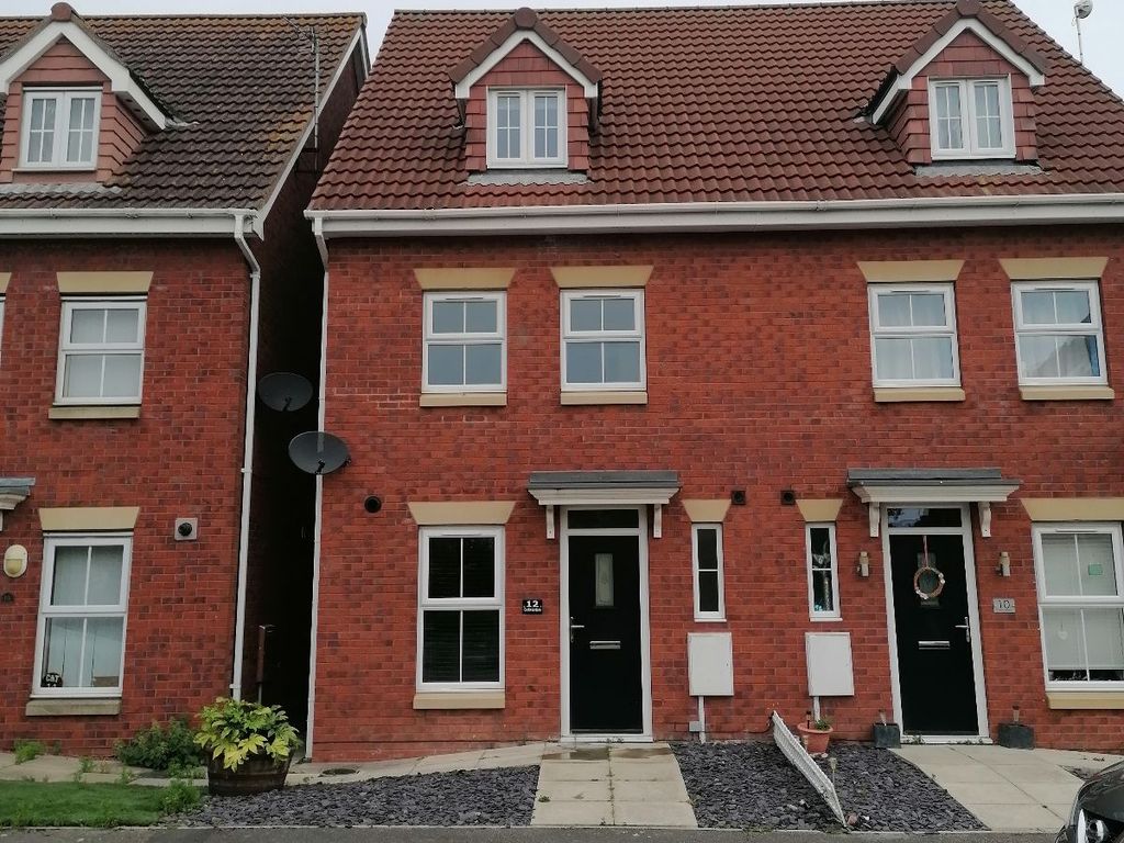 4 bed semidetached house to rent in Cooks Gardens, Keyingham, Hull