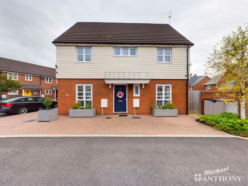 3 bed end terrace house for sale in Braeburn Road, Berryfields