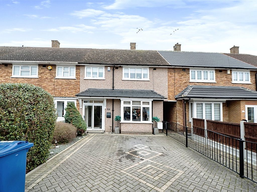 3 bed terraced house for sale in Severn Road, Aveley, South Ockendon