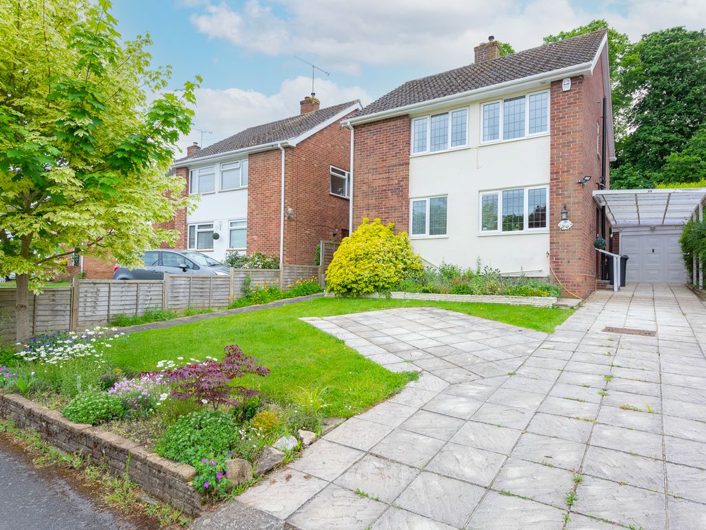 4 bed detached house for sale in Oakfield Road, Blackwater, Camberley