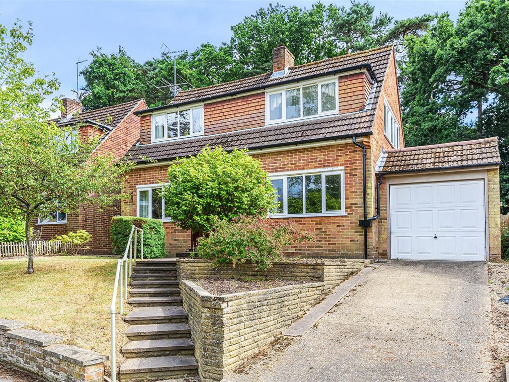 4 bed detached house for sale in Larkswood Drive, Crowthorne, Berkshire