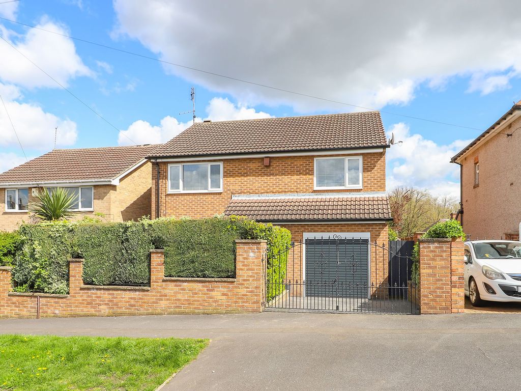 4 bed detached house for sale in Old Retford Road, Sheffield S13, £