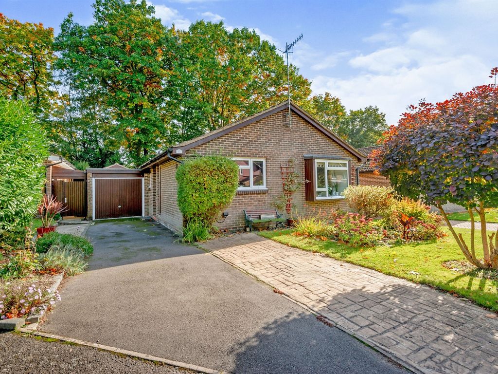 2 bed detached bungalow for sale in Spring Gardens, Copthorne, Crawley