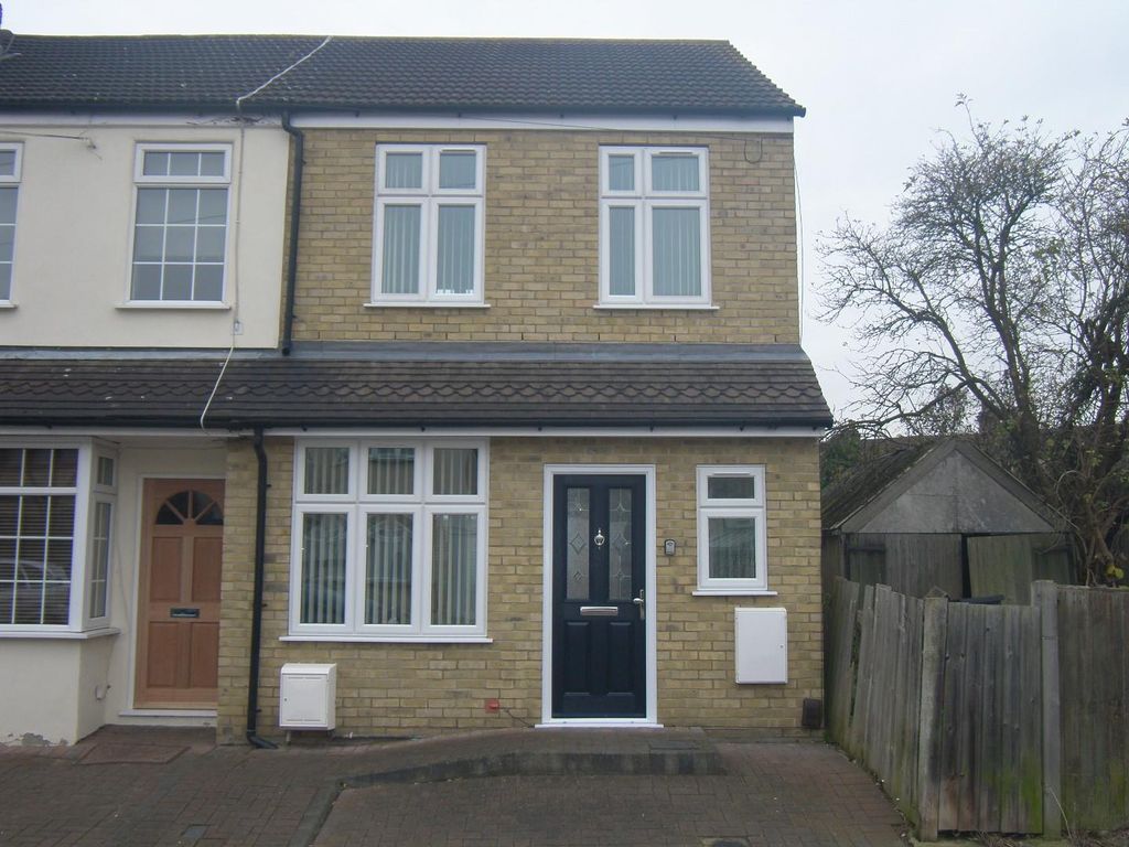 1 bed semidetached house to rent in Mildmay Road, Romford RM7, £1,150