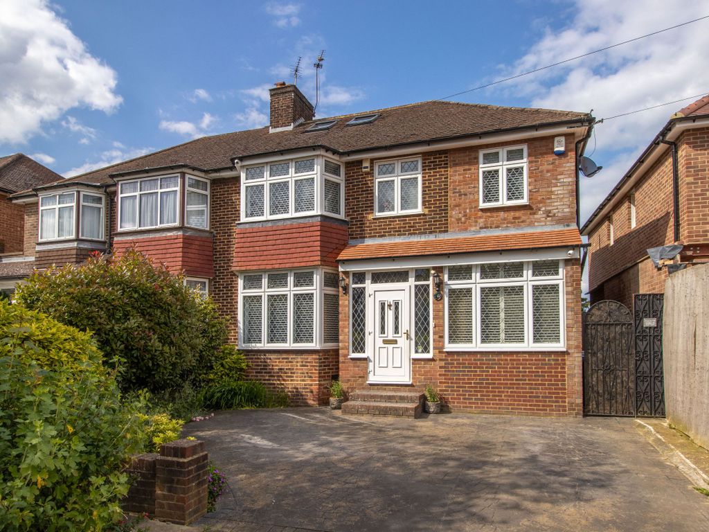 4 bed semidetached house for sale in Lowther Drive, Enfield EN2, £