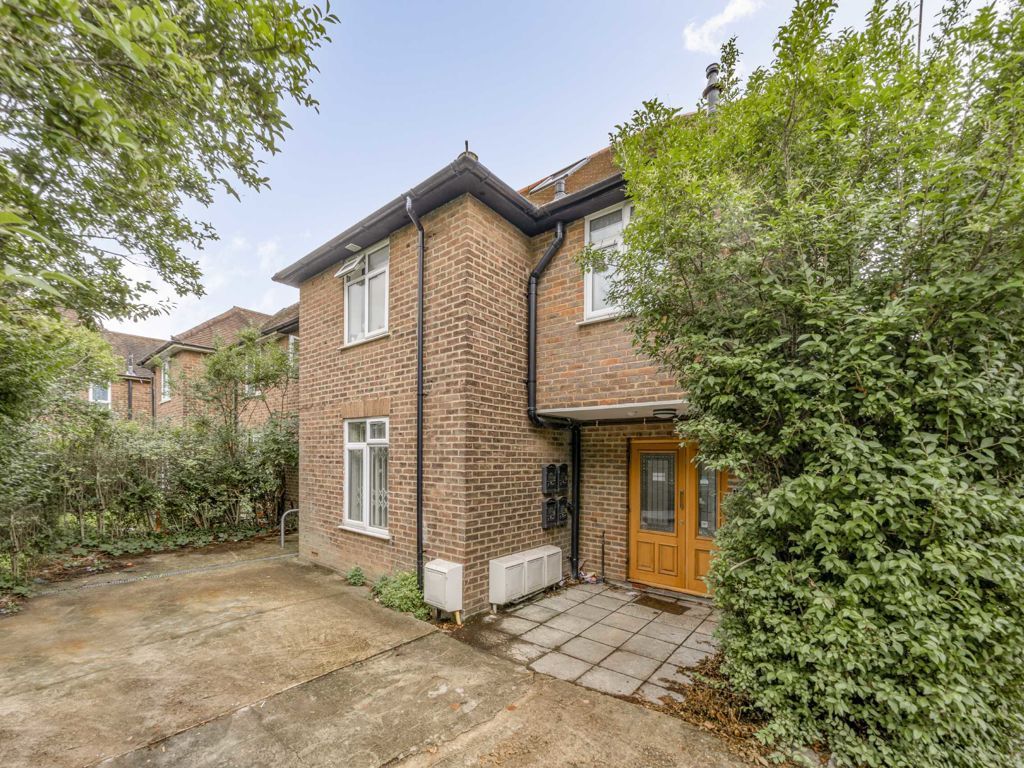 2 bed flat for sale in Station Parade, Noel Road, London W3, £475,000