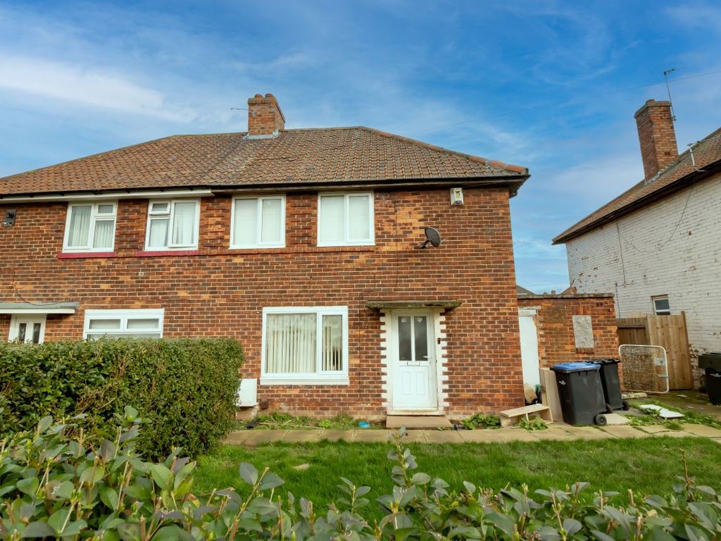 3 bed semidetached house for sale in 24 Carisbrooke Avenue