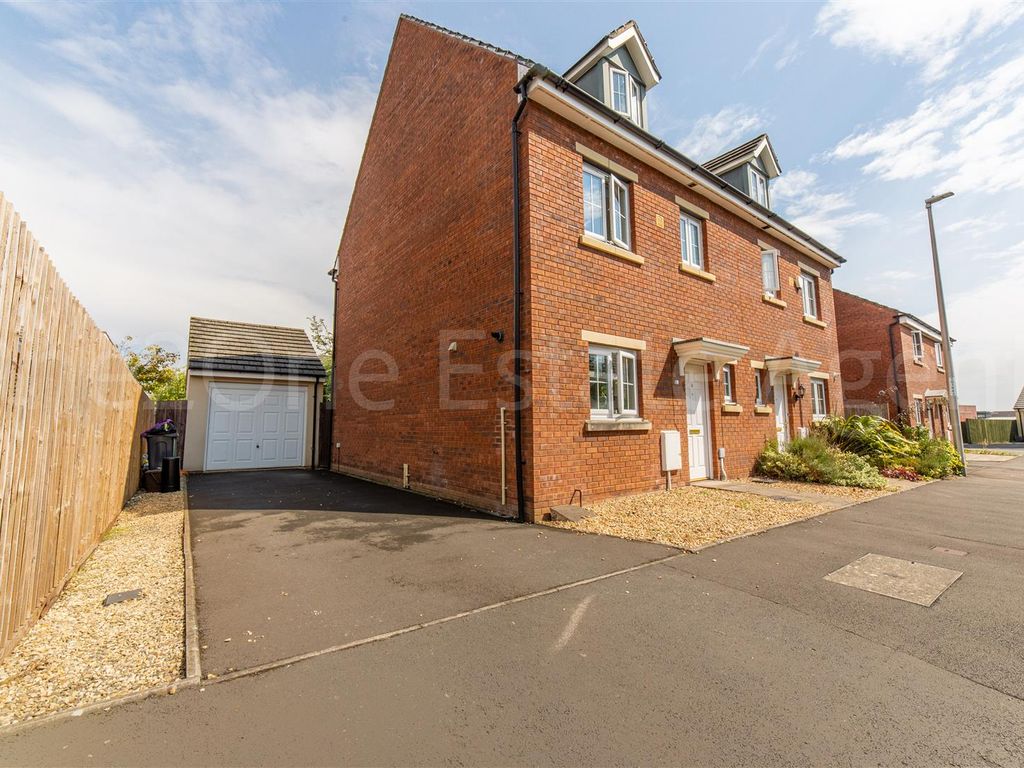 4 bed semidetached house for sale in St. Dunstans Close, Griffithstown