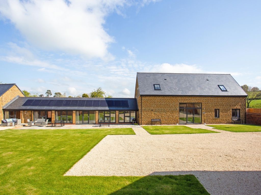 6 bed barn conversion to rent in The Slade, Fenny Compton, Southam CV47
