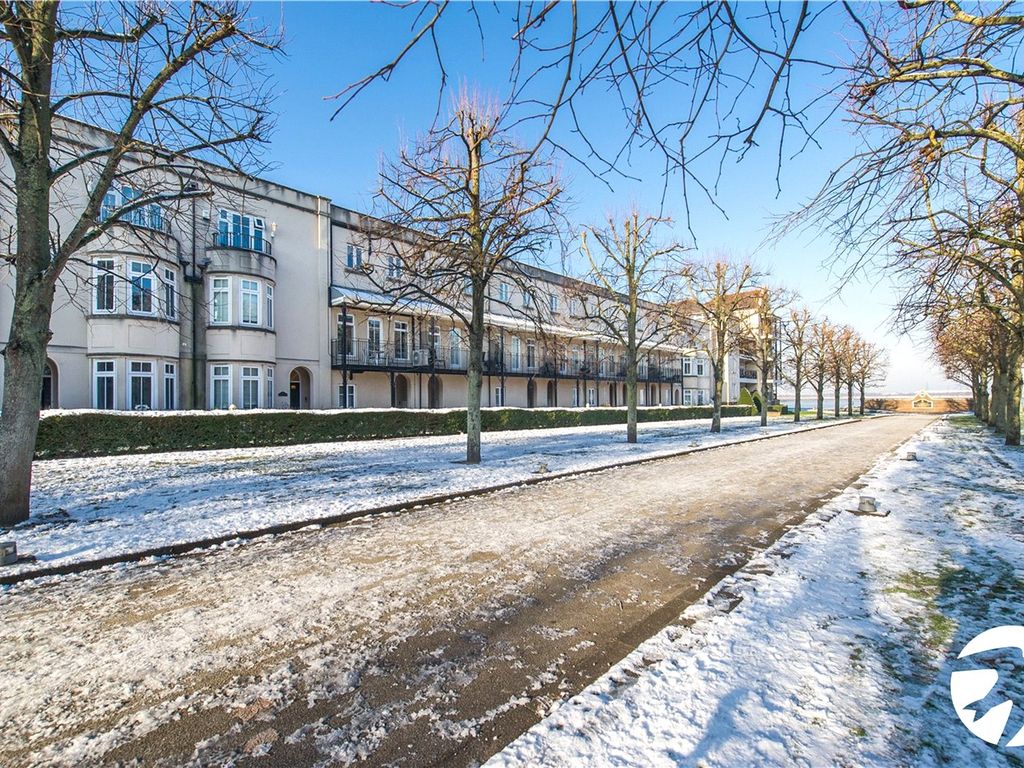 4 bed terraced house for sale in The Boulevard, Ingress Park