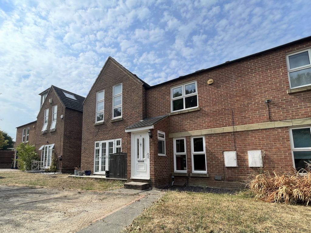 2 bed terraced house to rent in Wards Stone Park, Bracknell, Berkshire