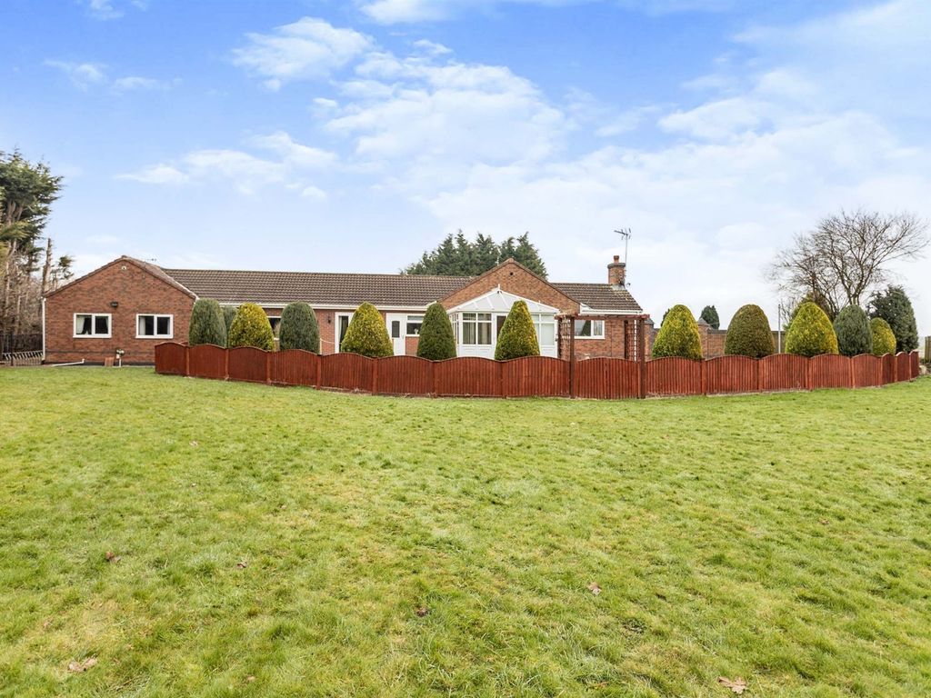 4 bed detached bungalow for sale in Creykes Sidings, Rawcliffe Bridge