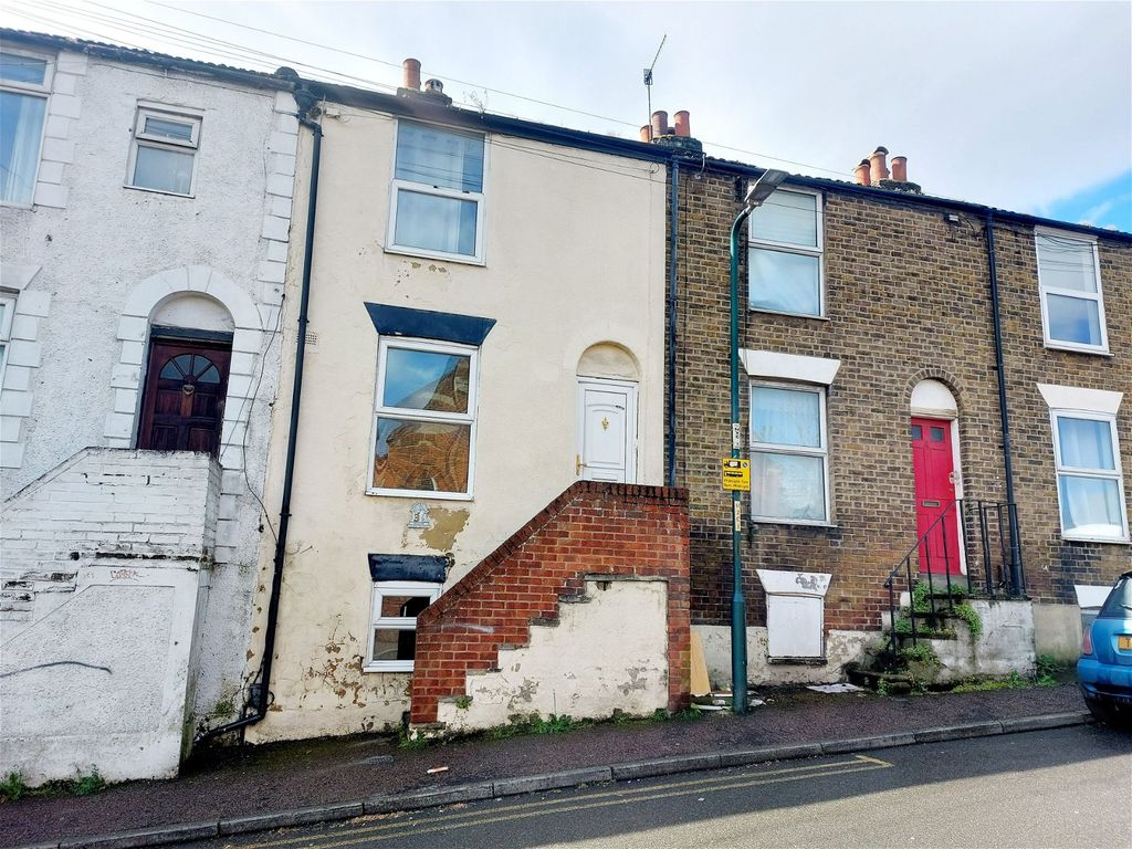 2 bed terraced house for sale in Mills Terrace, Chatham ME4, £180,000
