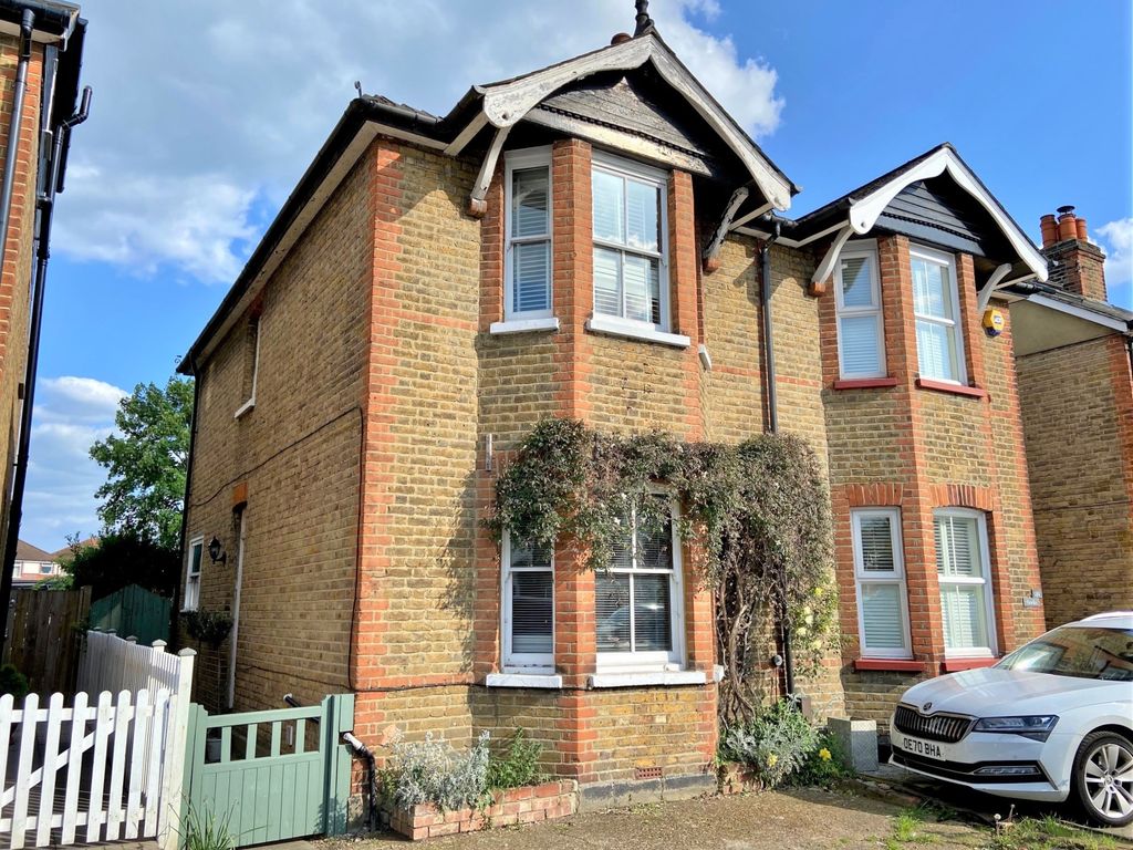 3 bed semidetached house for sale in Molesey Road, WaltonOnThames