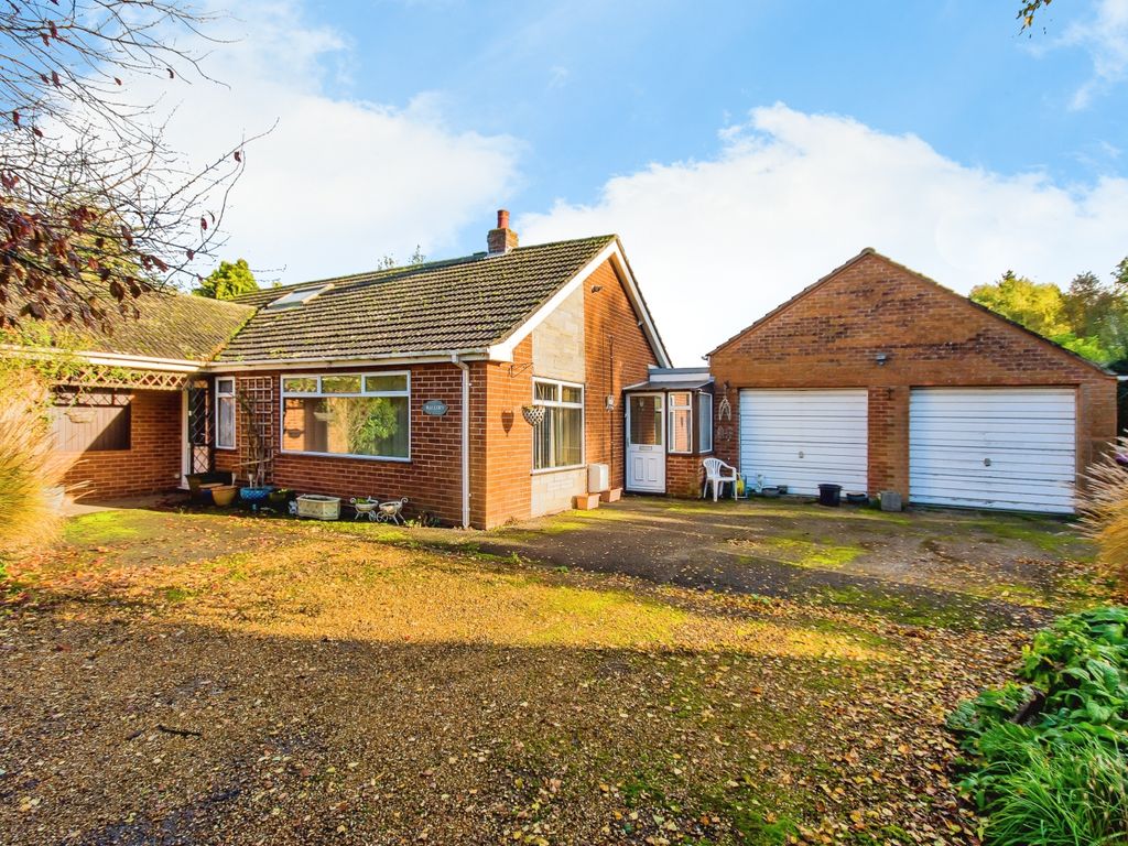 3 bed bungalow for sale in Willington Road, Kirton End, Boston