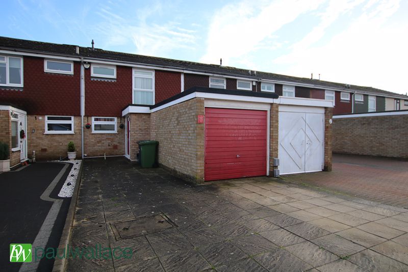 3 bed terraced house to rent in Tunfield Road, Hoddesdon EN11, £1,750