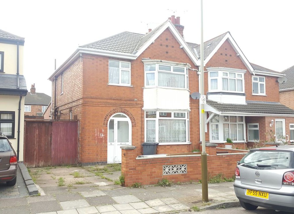3 bed semidetached house to rent in Rowsley Avenue, Leicester LE5, £