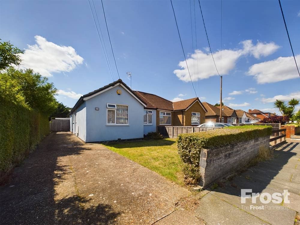 2 bed bungalow for sale in Junction Road, Ashford, Surrey TW15, £