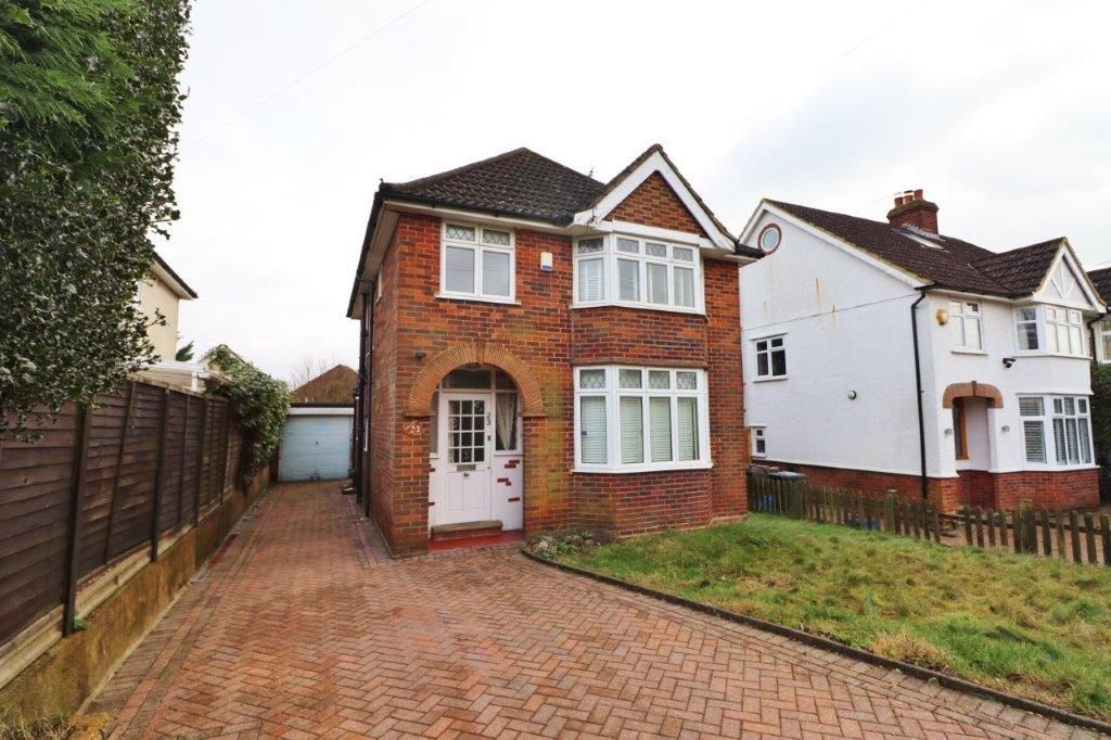 3 bed detached house for sale in Gills Hill Lane, Radlett WD7, £825,000