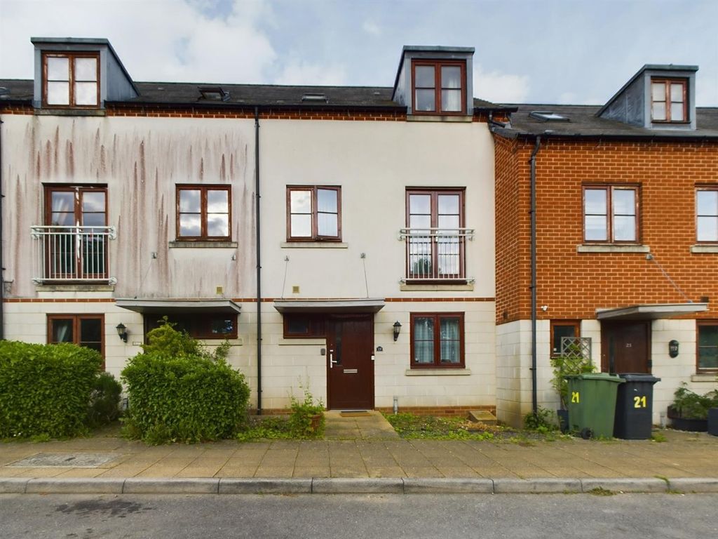4 bed town house for sale in Peggs Way, Limes Park, Basingstoke RG24